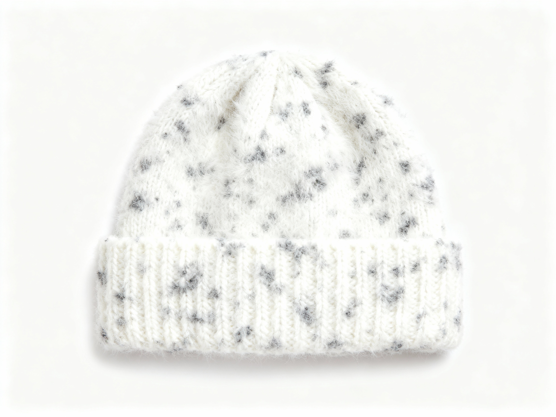 шапка из пряжи NUOVO YARN LOVELY